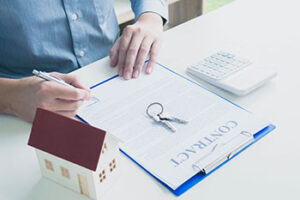 What Are the Downsides of a Month to Month or Year Long Lease?